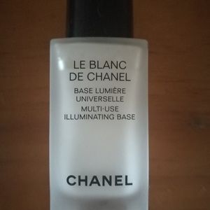 Chanel multi use base
